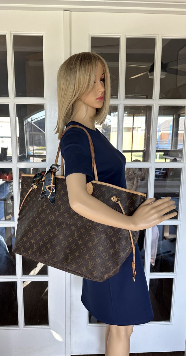 Authentic Louis Vuitton Neverfull GM - Image 3