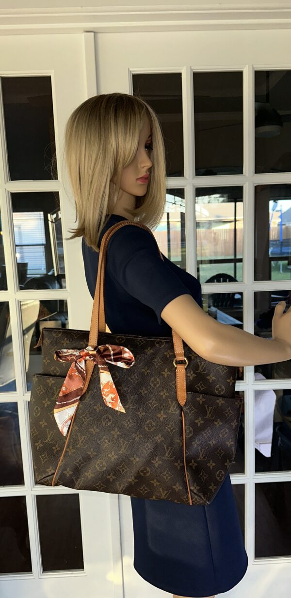 Authentic Louis Vuitton Totally MM - Image 3