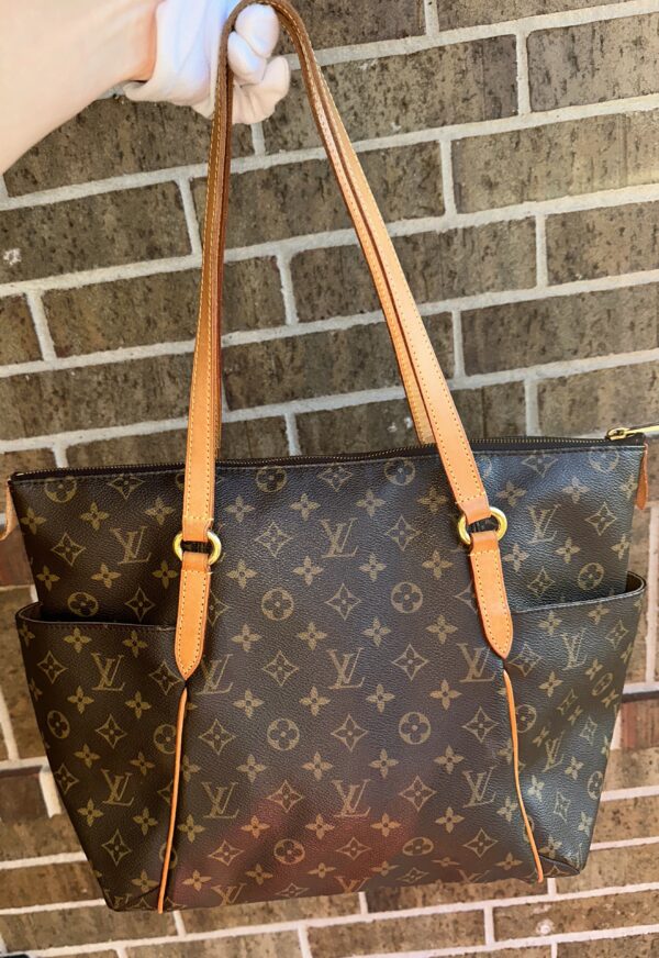 Authentic Louis Vuitton Totally MM - Image 11