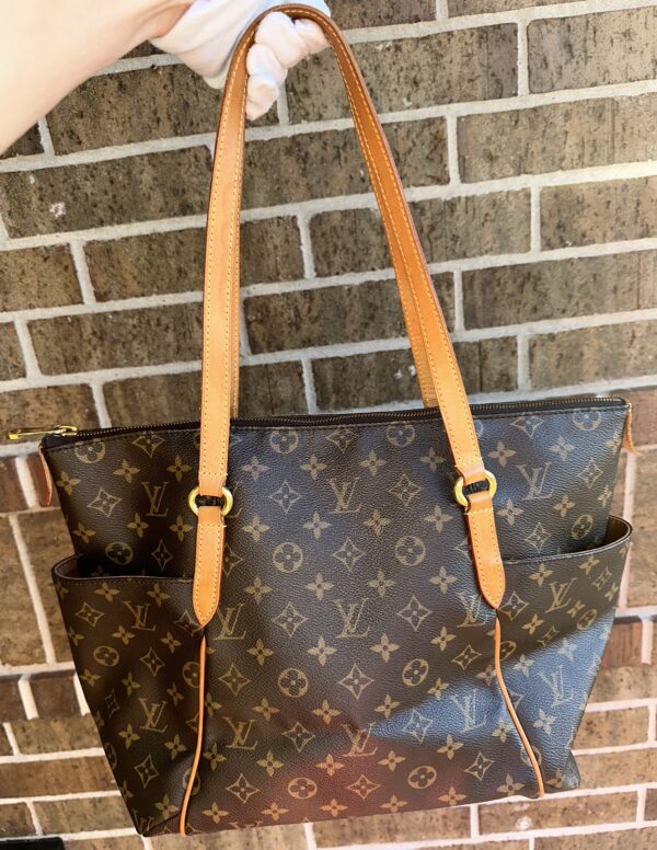 Authentic Louis Vuitton Totally MM - Image 9