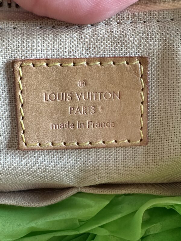 Authentic Louis Vuitton Siracusa PM with LV dustbag included - Image 9