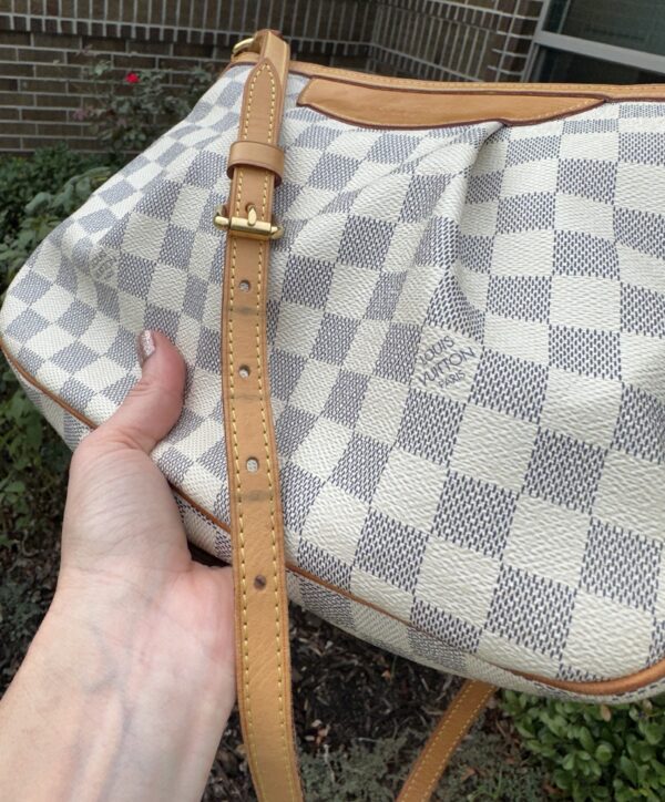 Authentic Louis Vuitton Siracusa PM with LV dustbag included - Image 13