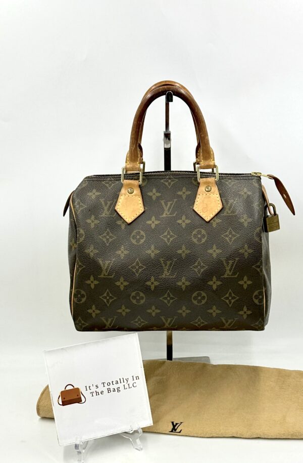 Authentic Louis Vuitton Speedy 25 with LV dustbag and LV lock (no key)