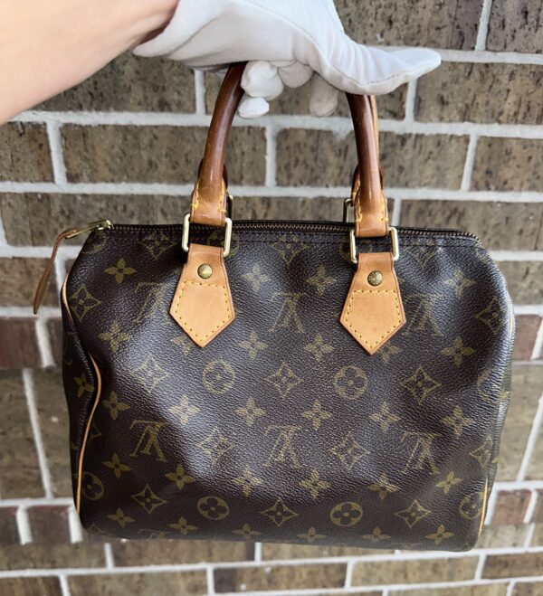 Authentic Louis Vuitton Speedy 25 with LV dustbag and LV lock (no key) - Image 5