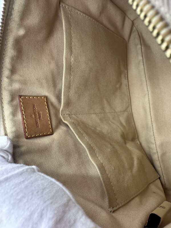Authentic Louis Vuitton Siracusa PM crossbody - Image 45