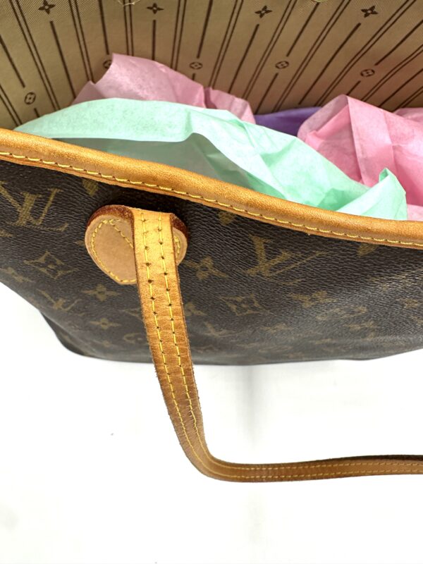 Authentic Louis Vuitton Neverfull MM with beige interior, Monogram - Image 9