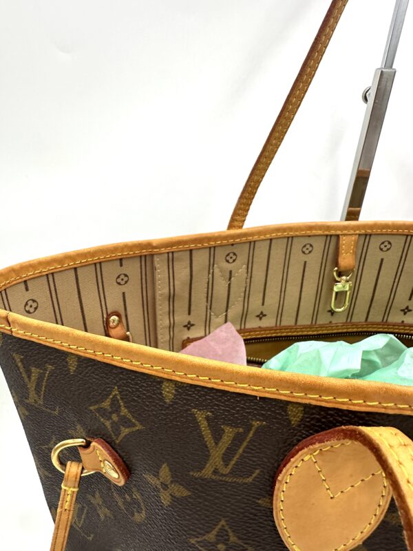 Authentic Louis Vuitton Neverfull MM with beige interior, Monogram - Image 21
