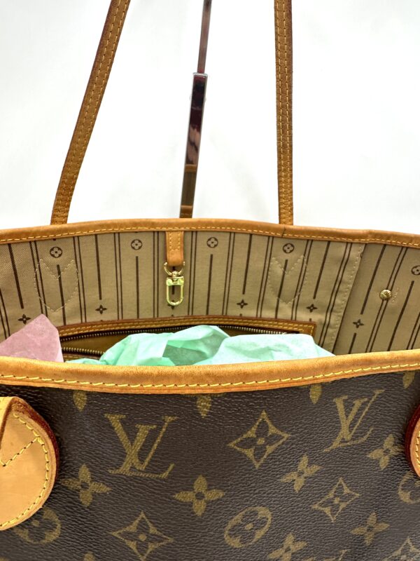 Authentic Louis Vuitton Neverfull MM with beige interior, Monogram - Image 22