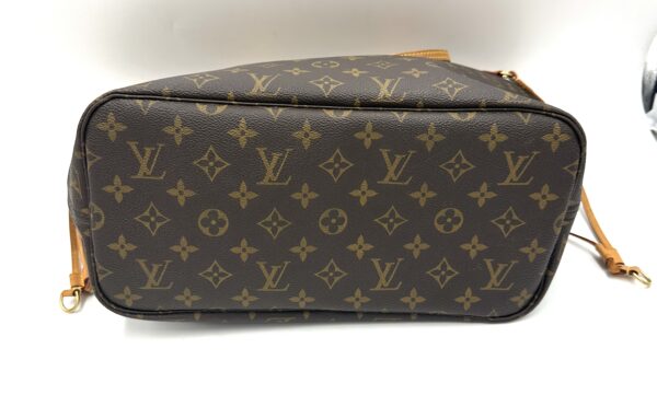 Authentic Louis Vuitton Neverfull MM with beige interior, Monogram - Image 33