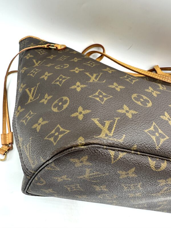 Authentic Louis Vuitton Neverfull MM with beige interior, Monogram - Image 34