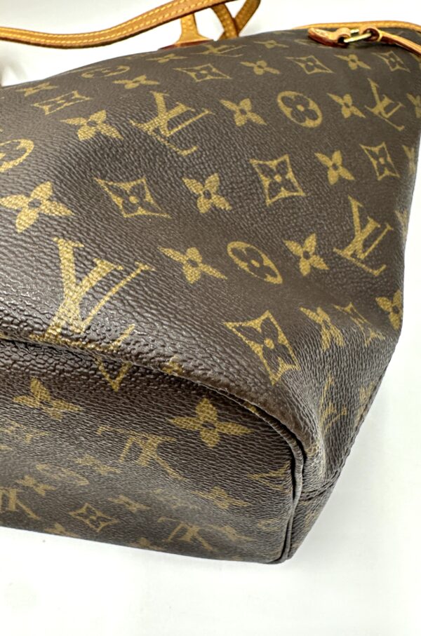 Authentic Louis Vuitton Neverfull MM with beige interior, Monogram - Image 36