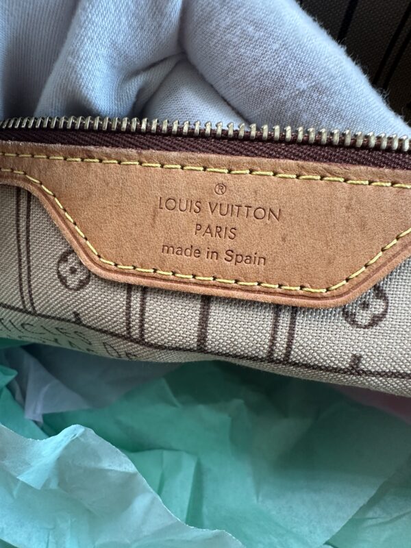 Authentic Louis Vuitton Neverfull MM with beige interior, Monogram - Image 40