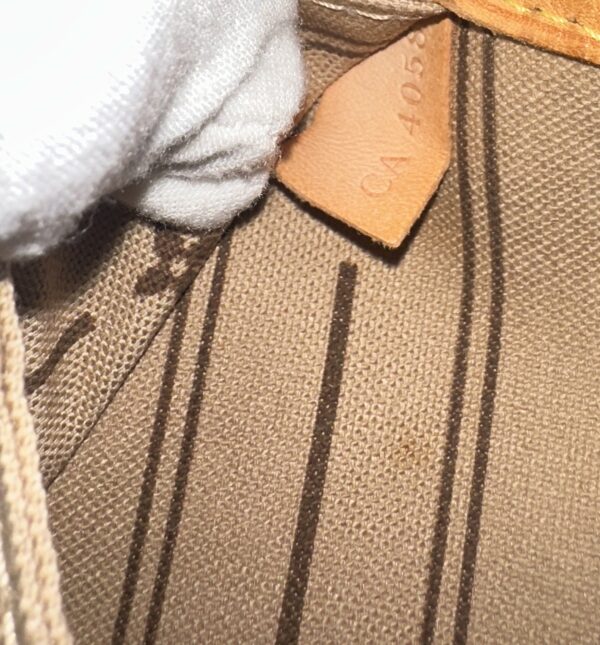 Authentic Louis Vuitton Neverfull MM with beige interior, Monogram - Image 41