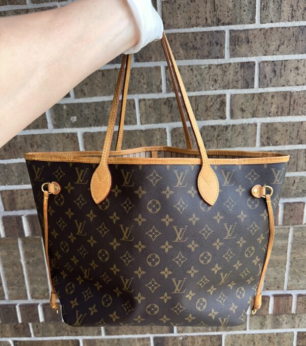 Authentic Louis Vuitton Neverfull MM with beige interior, Monogram - Image 51