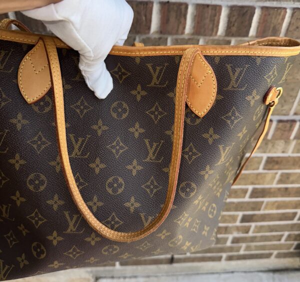 Authentic Louis Vuitton Neverfull MM with beige interior, Monogram - Image 54