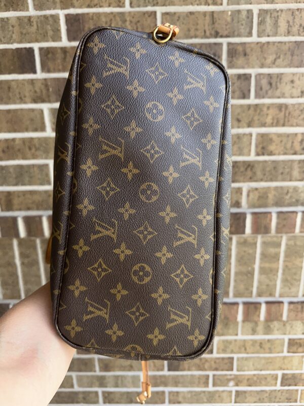 Authentic Louis Vuitton Neverfull MM with beige interior, Monogram - Image 55