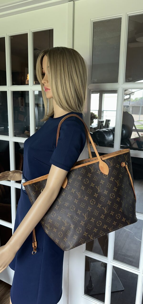 Authentic Louis Vuitton Neverfull MM with beige interior, Monogram - Image 56