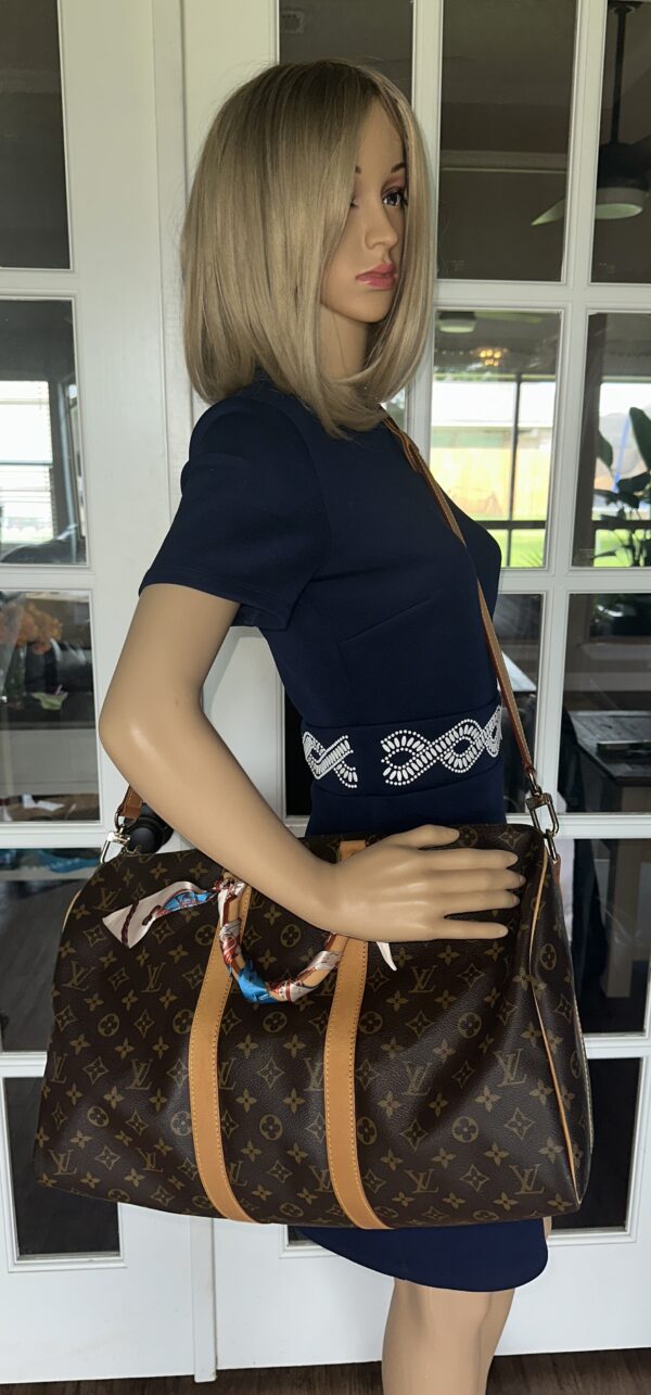 Authentic Louis Vuitton Keepall 45 Bandouliere with LV strap and LV dustbag included - Image 9
