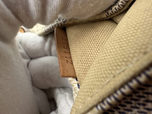 Authentic Louis Vuitton Totally MM, Azur - Image 4