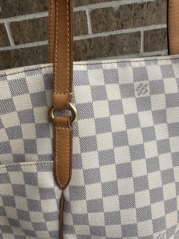 Authentic Louis Vuitton Totally MM, Azur - Image 40