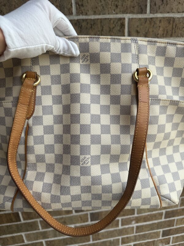 Authentic Louis Vuitton Totally MM, Azur - Image 39