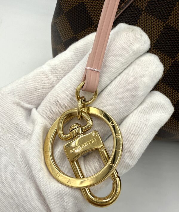 Authentic Louis Vuitton Caissa Hobo, Rose Ballerine, with LV key ring and LV dustbag included - Image 4