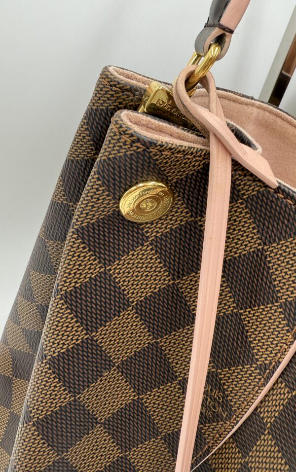 Authentic Louis Vuitton Caissa Hobo, Rose Ballerine, with LV key ring and LV dustbag included - Image 8