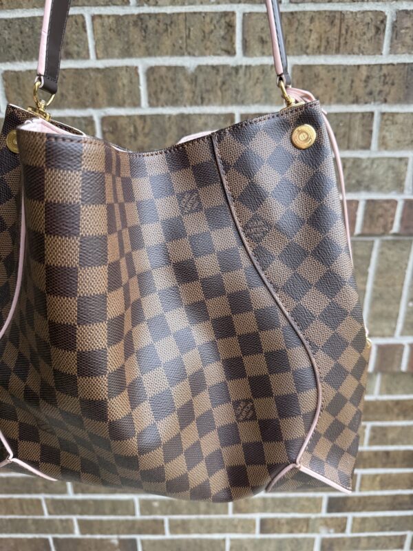 Authentic Louis Vuitton Caissa Hobo, Rose Ballerine, with LV key ring and LV dustbag included - Image 40