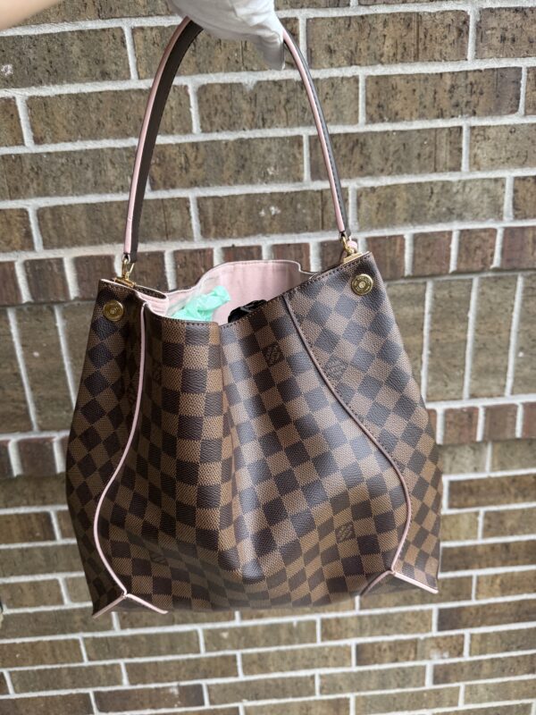 Authentic Louis Vuitton Caissa Hobo, Rose Ballerine, with LV key ring and LV dustbag included - Image 43