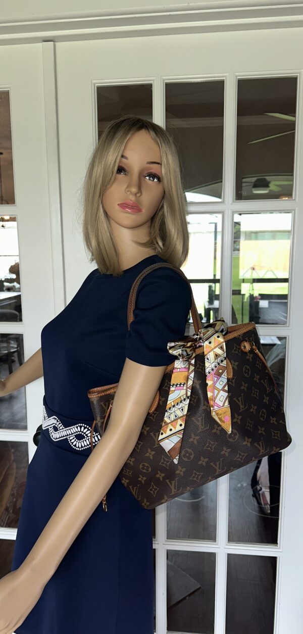 Authentic Louis Vuitton Neverfull PM, Pivoine with LV dustbag included - Image 4