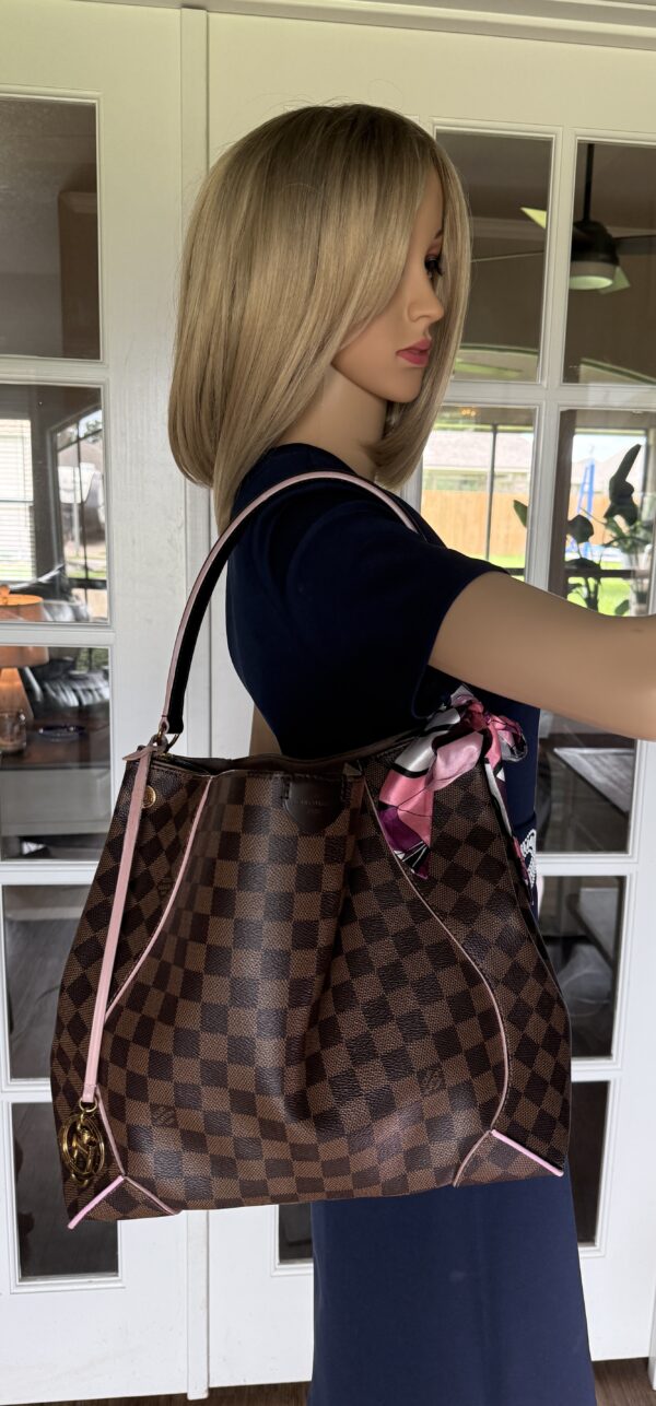 Authentic Louis Vuitton Caissa Hobo, Rose Ballerine, with LV keyring charm included - Image 4