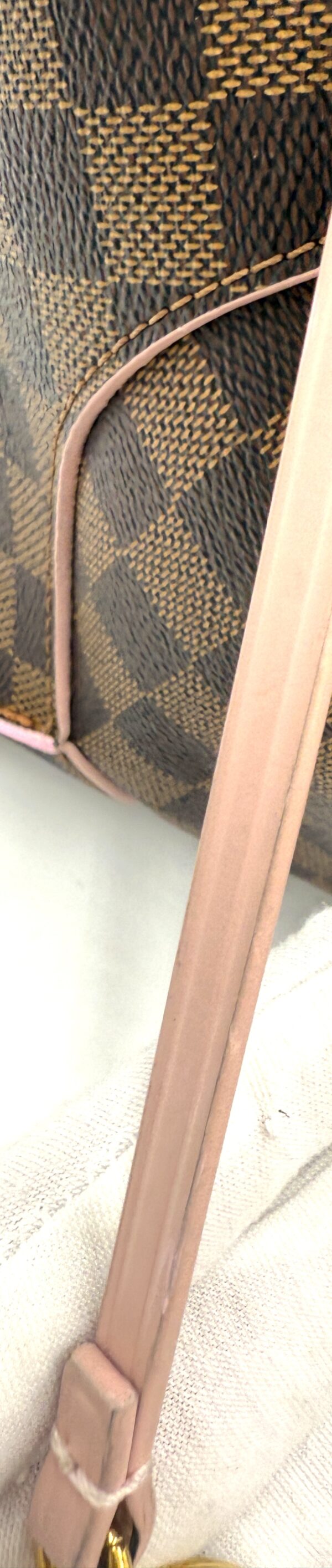 Authentic Louis Vuitton Caissa Hobo, Rose Ballerine, with LV keyring charm included - Image 39