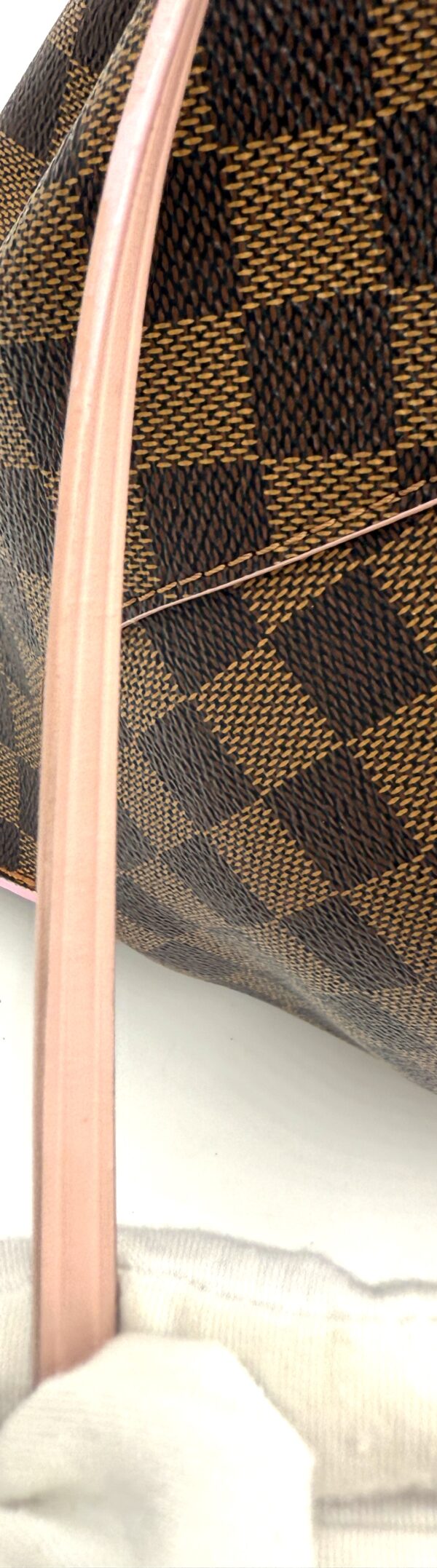 Authentic Louis Vuitton Caissa Hobo, Rose Ballerine, with LV keyring charm included - Image 42