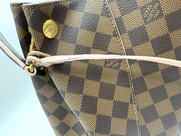 Authentic Louis Vuitton Caissa Hobo, Rose Ballerine, with LV keyring charm included - Image 43
