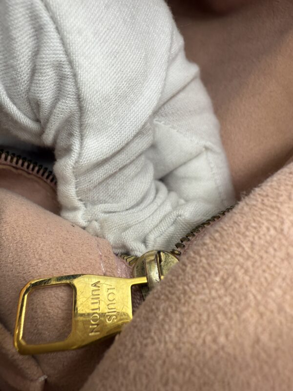 Authentic Louis Vuitton Caissa Hobo, Rose Ballerine, with LV keyring charm included - Image 52