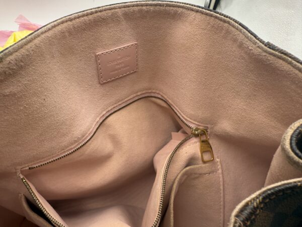 Authentic Louis Vuitton Caissa Hobo, Rose Ballerine, with LV keyring charm included - Image 54