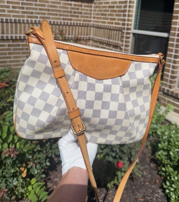 Authentic Louis Vuitton Siracusa PM crossbody with LV dustbag included - Image 7