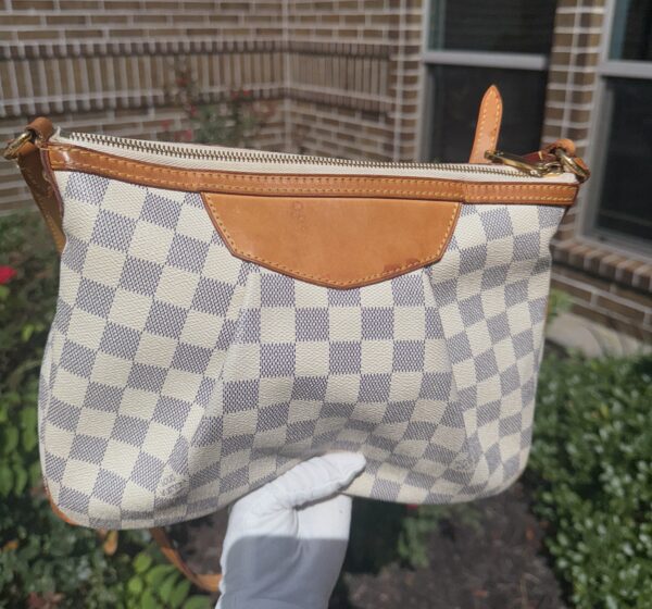 Authentic Louis Vuitton Siracusa PM crossbody with LV dustbag included - Image 6