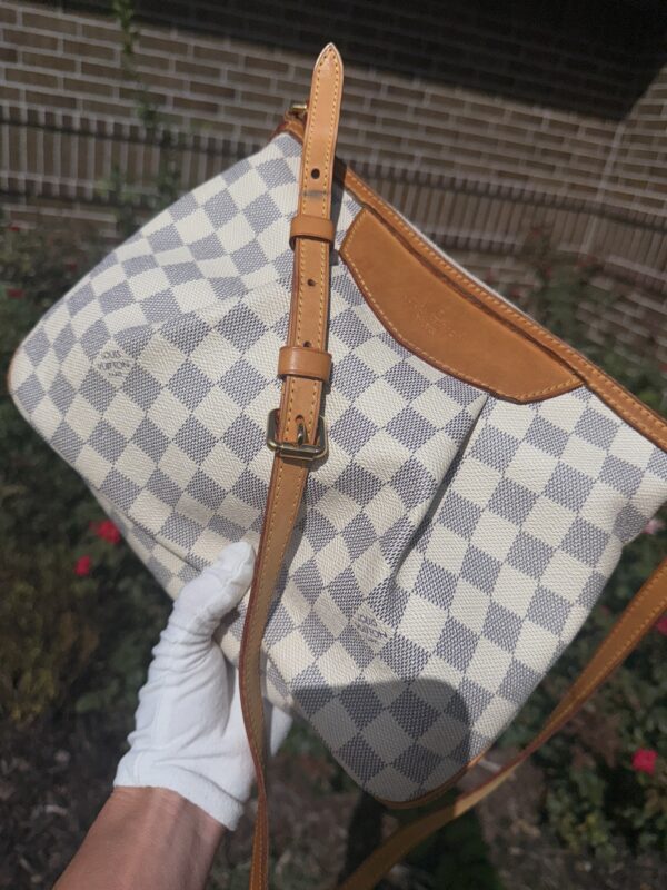 Authentic Louis Vuitton Siracusa PM crossbody with LV dustbag included - Image 5