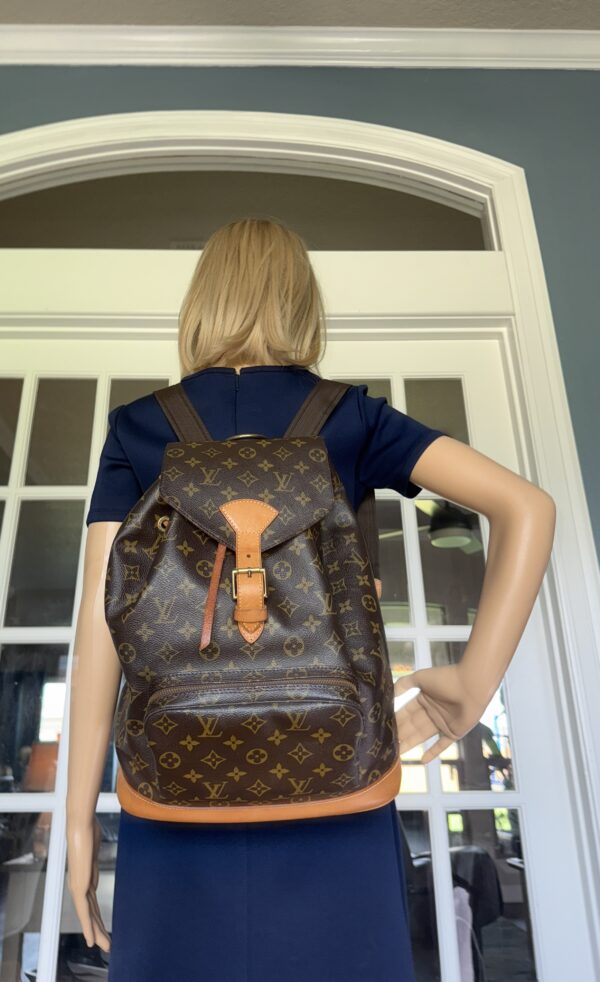Authentic Louis Vuitton Montsouris GM backpack with LV dustbag included - Image 4