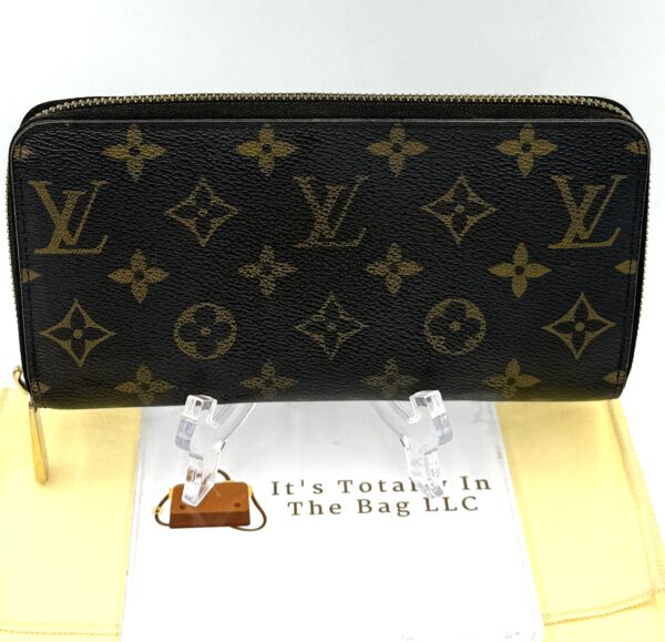 Authentic Louis Vuitton Zippy wallet, monogram, with LV box and LV dustbag included - Image 3