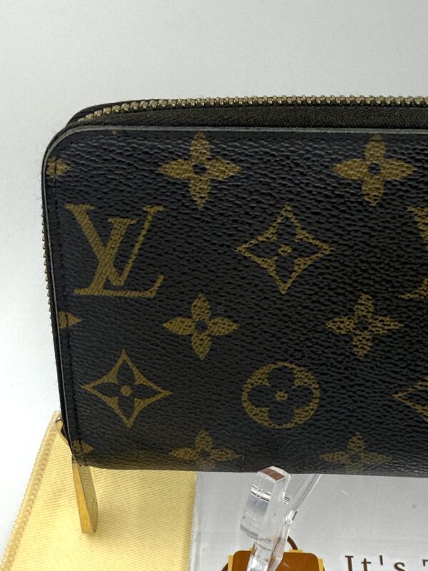 Authentic Louis Vuitton Zippy wallet, monogram, with LV box and LV dustbag included - Image 4
