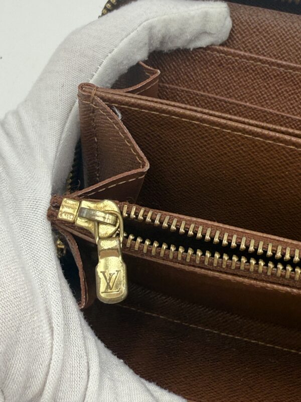 Authentic Louis Vuitton Zippy wallet, monogram, with LV box and LV dustbag included - Image 14