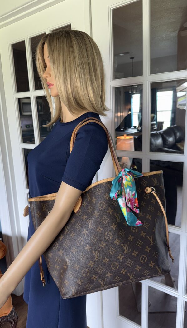 Authentic Louis Vuitton Neverfull MM, Monogram, with LV dustbag included - Image 3