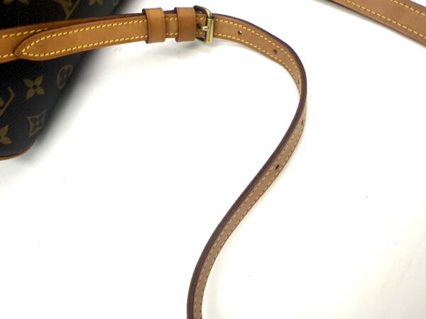 Authentic Louis Vuitton Blois Crossbody with LV dustbag included - Image 5