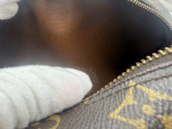 Authentic Louis Vuitton Blois Crossbody with LV dustbag included - Image 24