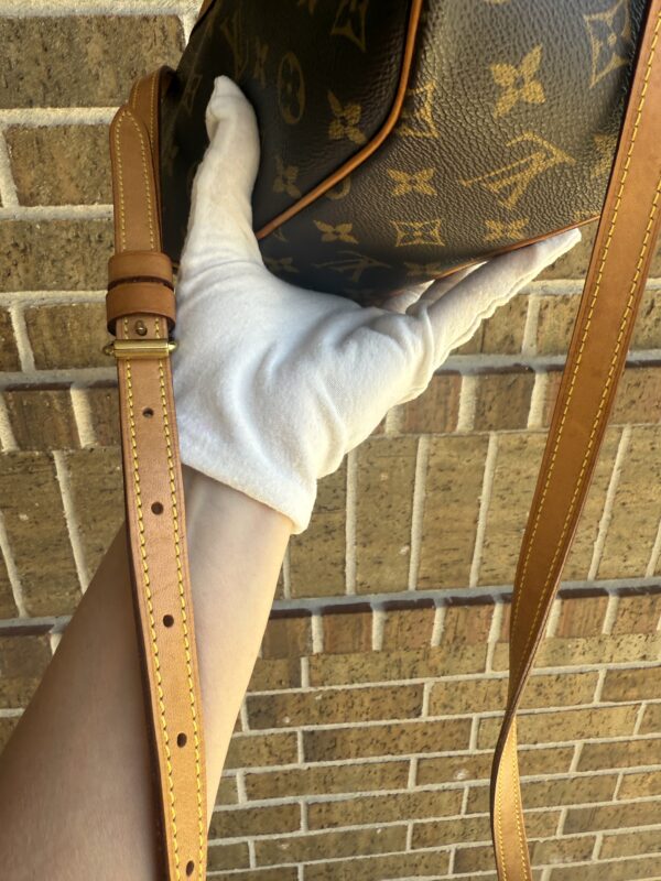 Authentic Louis Vuitton Blois Crossbody with LV dustbag included - Image 29