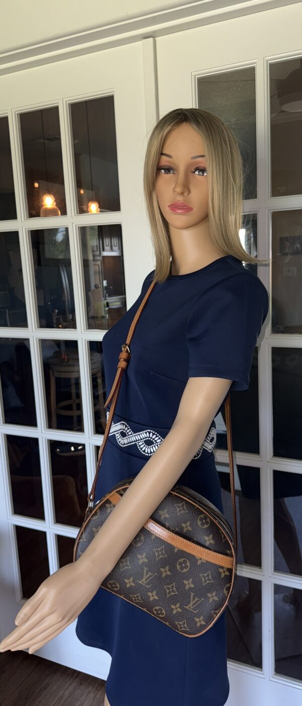 Authentic Louis Vuitton Blois Crossbody with LV dustbag included - Image 31