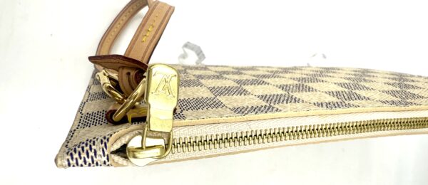 Authentic Louis Vuitton Neverfull MM/GM pouch, Azur/Beige - Image 5