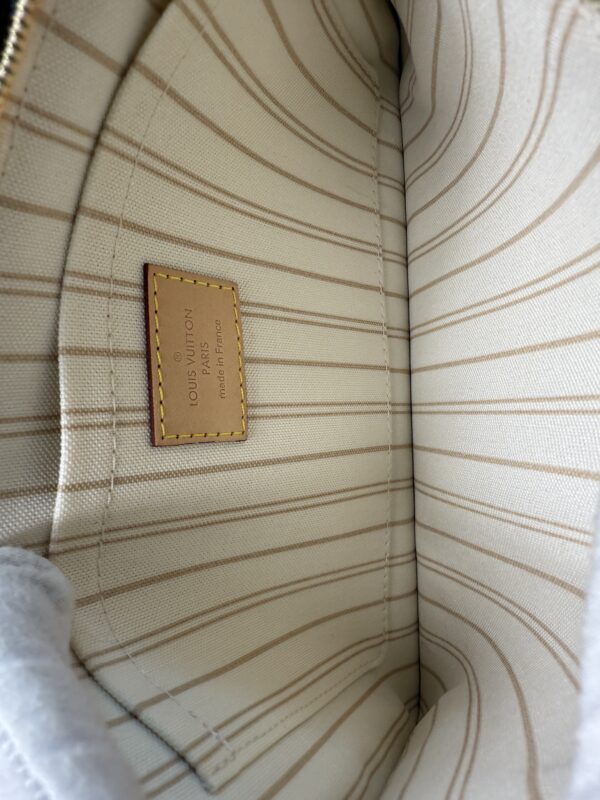 Authentic Louis Vuitton Neverfull MM/GM pouch, Azur/Beige - Image 13